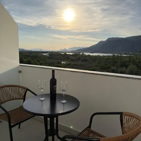Petro And View Hotel Vau i Dejes